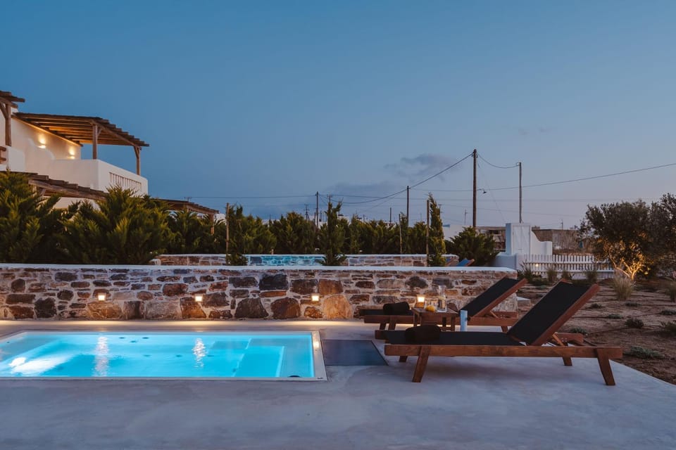 Property building, Patio, Natural landscape, Pool view, Swimming pool, Swimming pool, sunbed