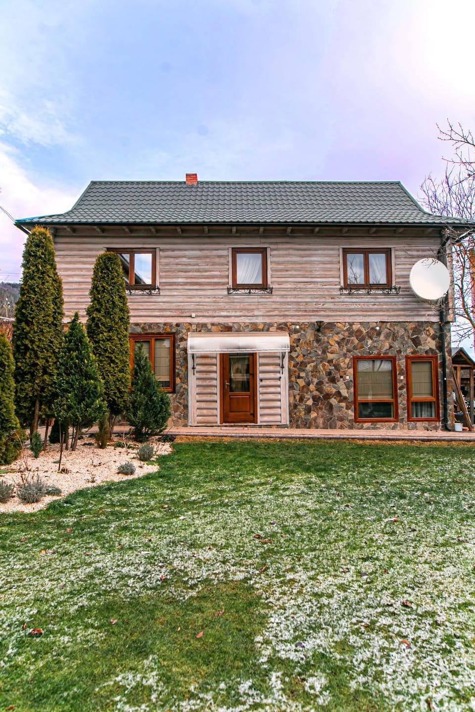 Property building, Facade/entrance, Winter, Garden