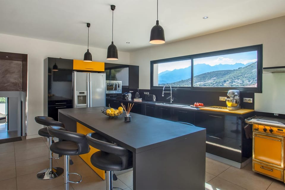 Kitchen or kitchenette, Communal kitchen