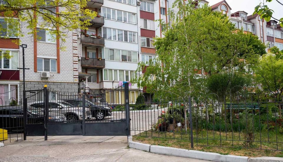 Neighbourhood, Street view