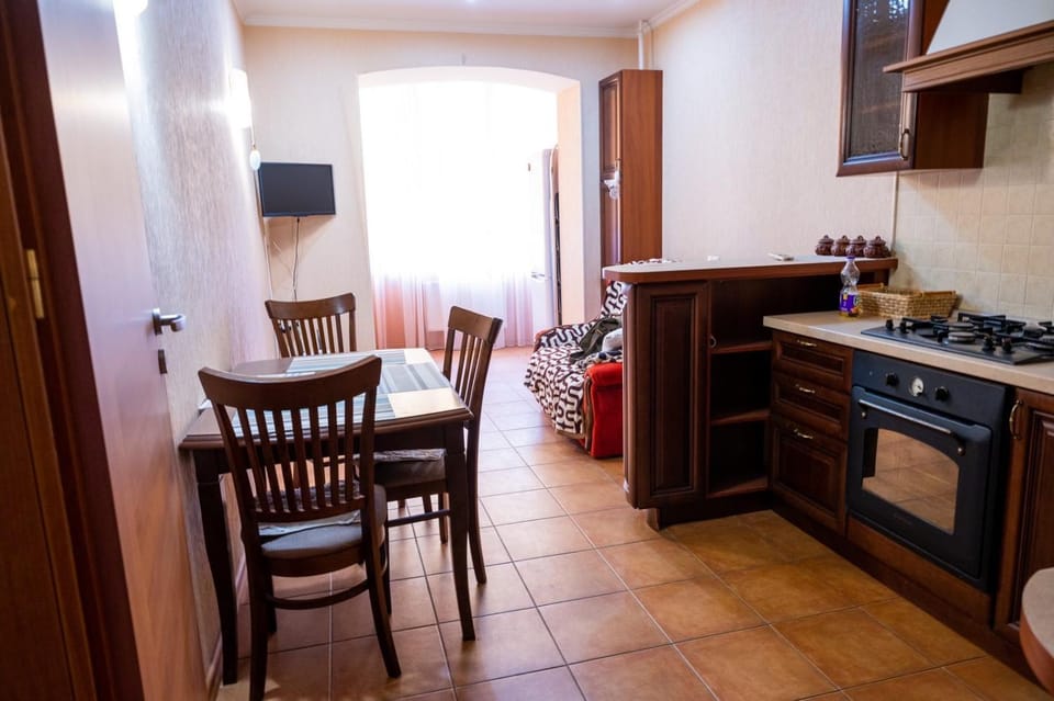 Kitchen or kitchenette, Dining area, Communal kitchen