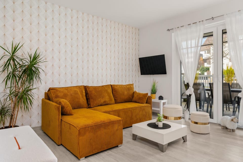 TV and multimedia, Balcony/Terrace, Living room, Seating area
