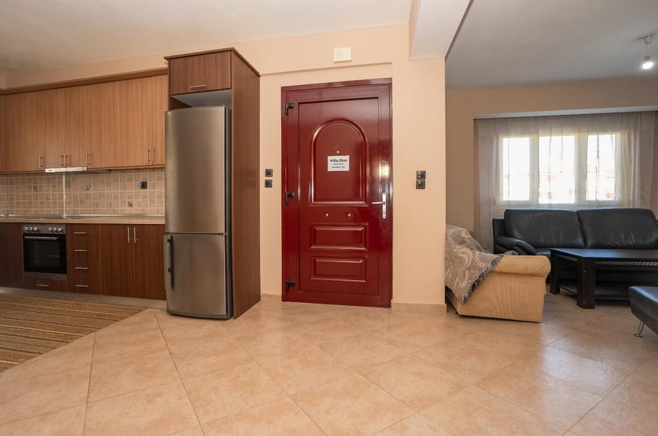 Coffee/tea facilities, Seating area, oven, stove, kitchen