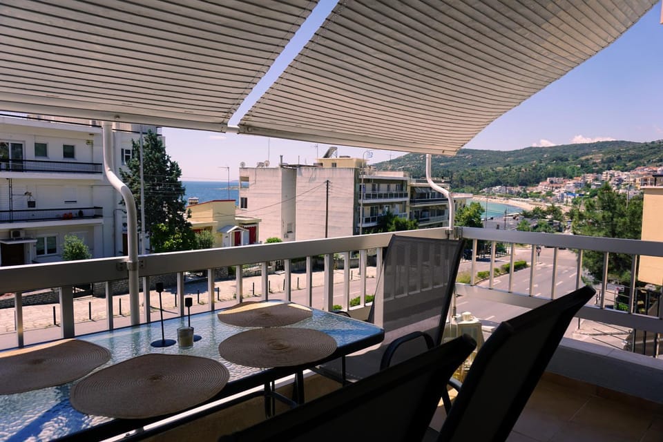 Seaside Apartment in Kalamitsa Area Apartment in Kavala
