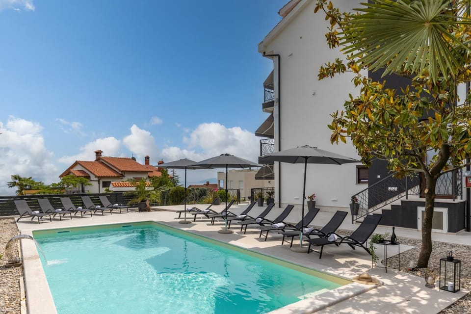 Property building, Patio, Day, Pool view, Swimming pool, sunbed