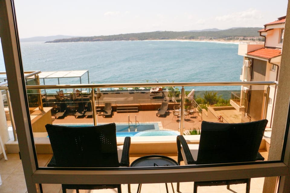 View (from property/room), Balcony/Terrace, Seating area, Sea view