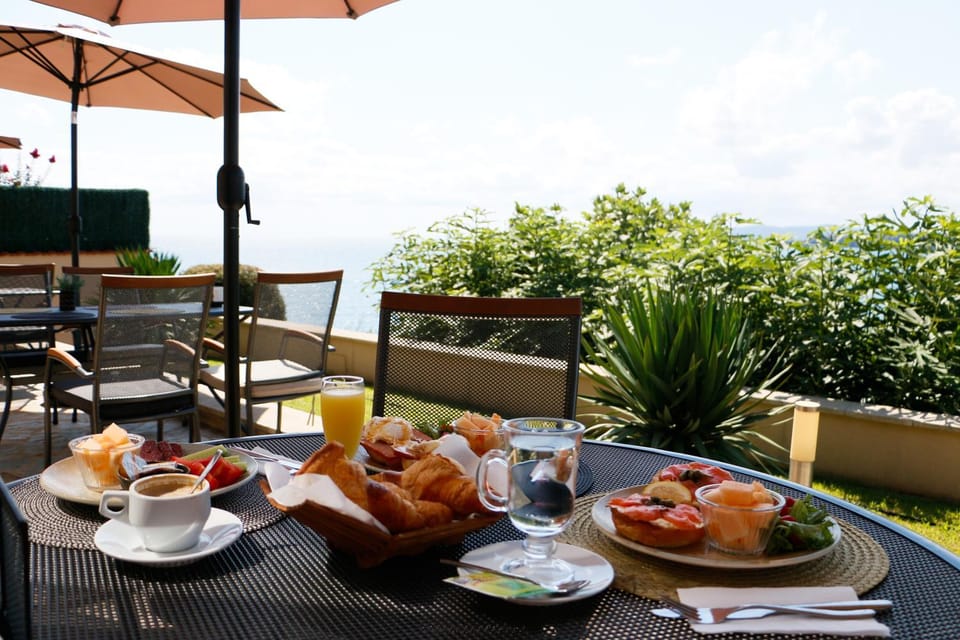 Restaurant/places to eat, Day, Food and drinks, Food, Breakfast, Continental breakfast, Lunch, Dinner, Drinks