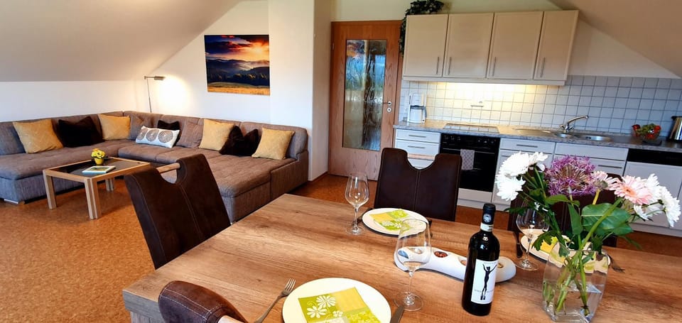 TV and multimedia, Coffee/tea facilities, Kitchen or kitchenette, Living room, Seating area, Dining area