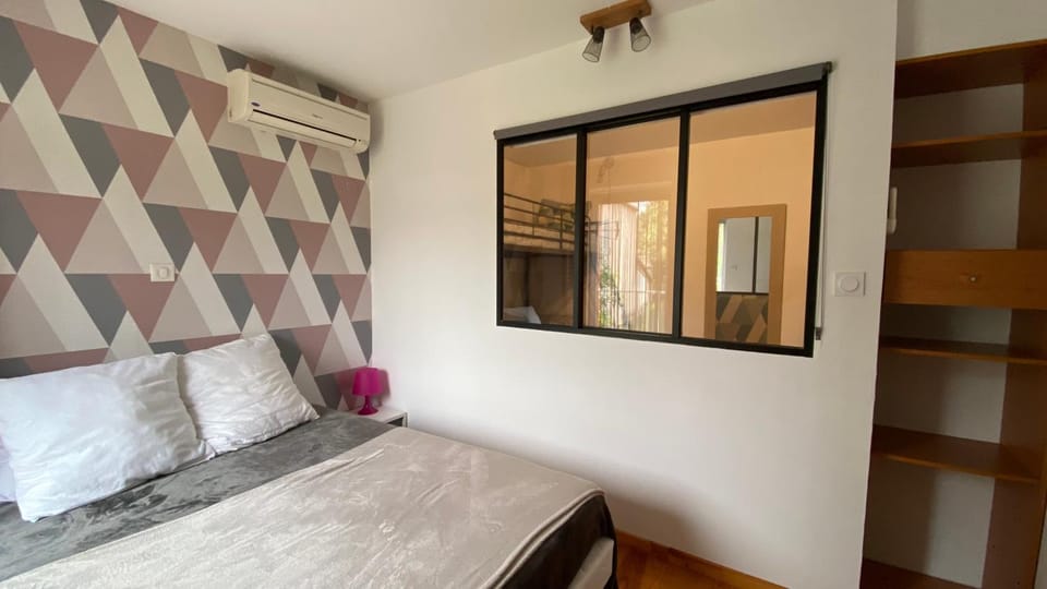 PYRENE HOLIDAYS - Appartement spacieux - chambres climatisées - cour privée Apartment in Occitanie