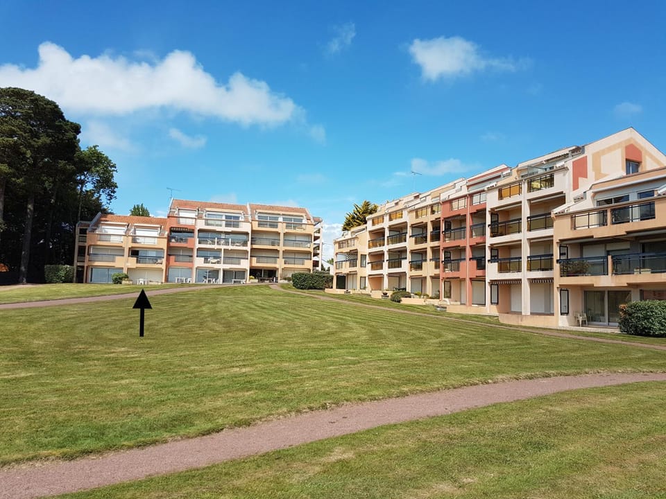 Property building, Garden view