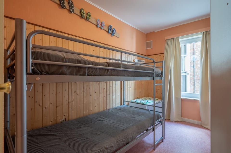 bunk bed