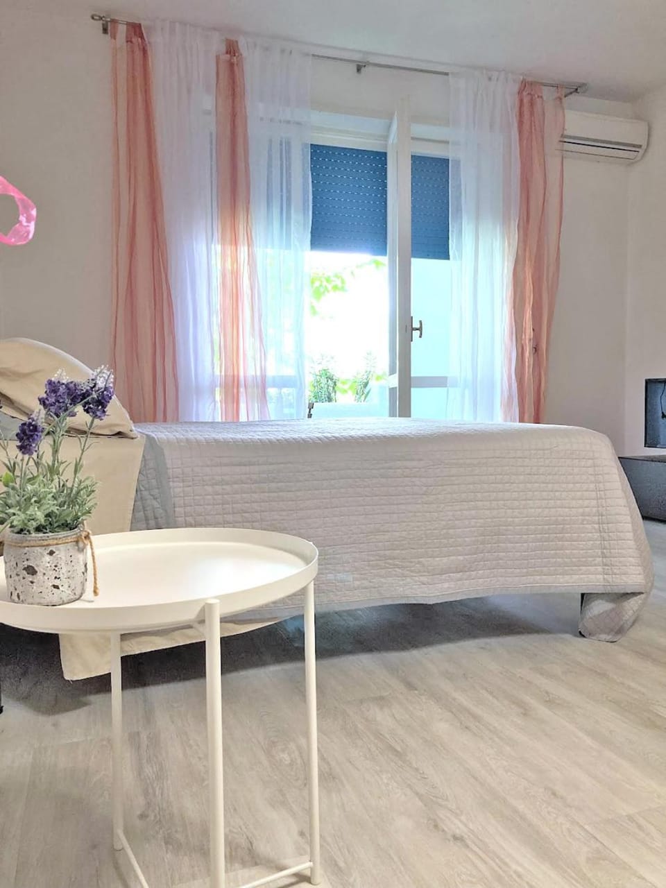 Bed, Living room, Bedroom