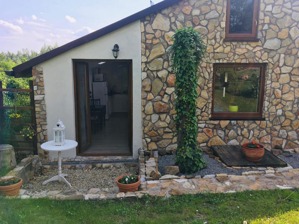 Czytelnia w Sadzie House in Lesser Poland Voivodeship