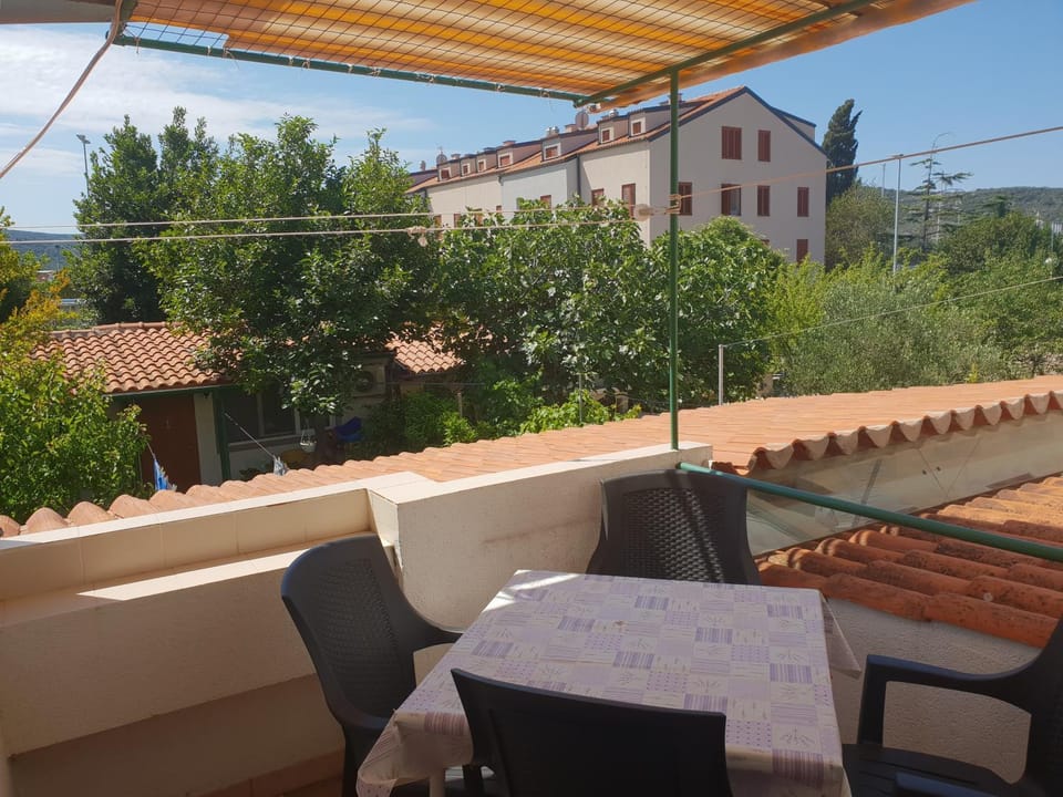 Balcony/Terrace, Internal: Not applicable to any particular room