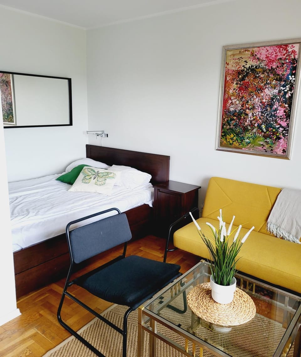 Bed, Living room
