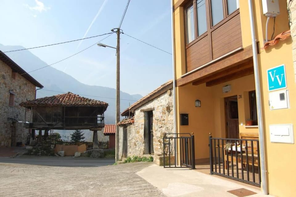 Property building, Neighbourhood