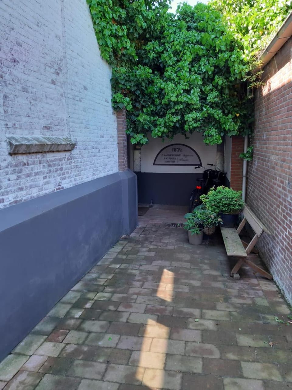 Property building, Facade/entrance