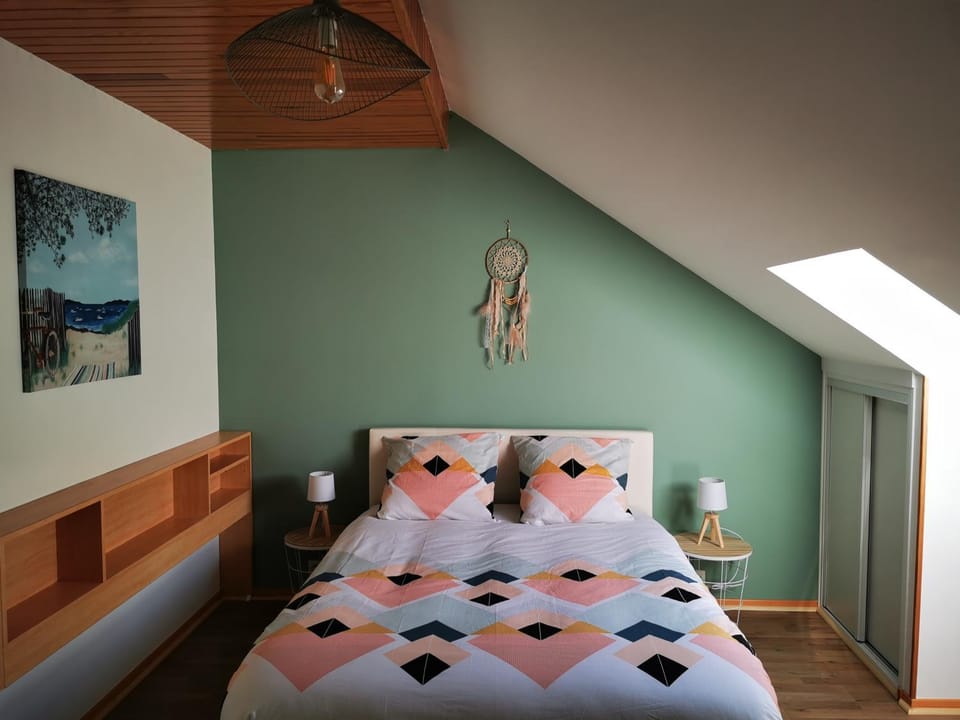 Bed, Photo of the whole room, Bedroom
