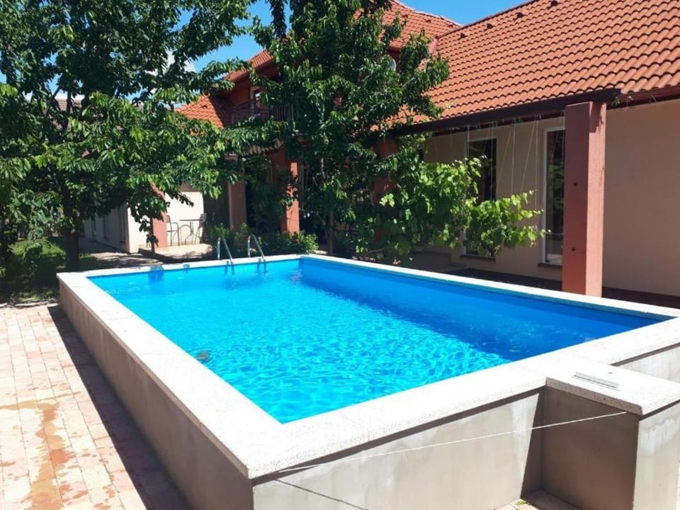 Swimming pool, Swimming pool