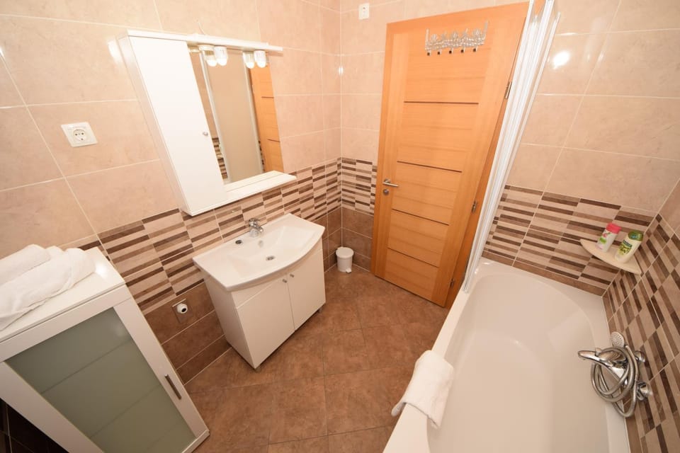 Shower, Toilet, Bathroom, Bath
