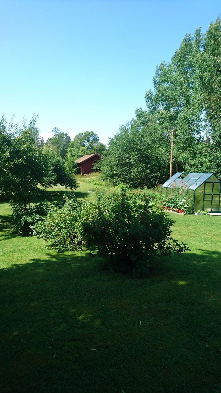 RÖDA STUGAN PÅ SLINKEN Bed and Breakfast in Sweden