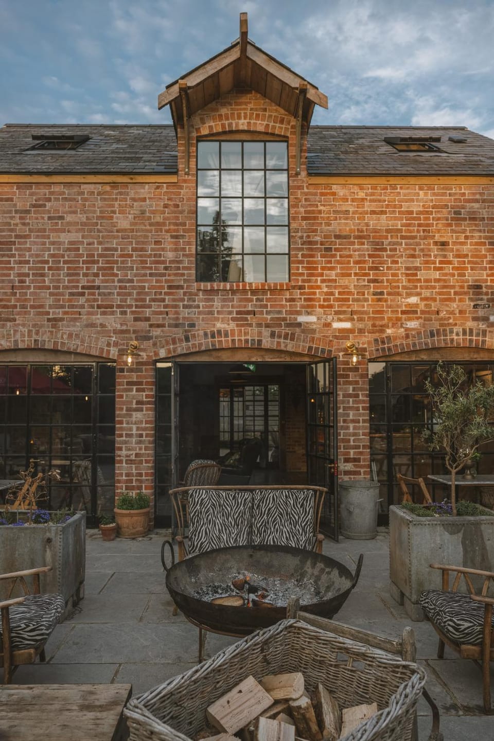 Property building, Facade/entrance, Lounge or bar