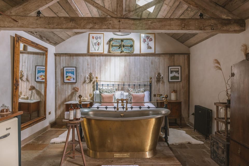 Photo of the whole room, Bath
