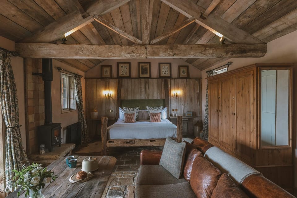 Bed, Photo of the whole room, Seating area, Bedroom