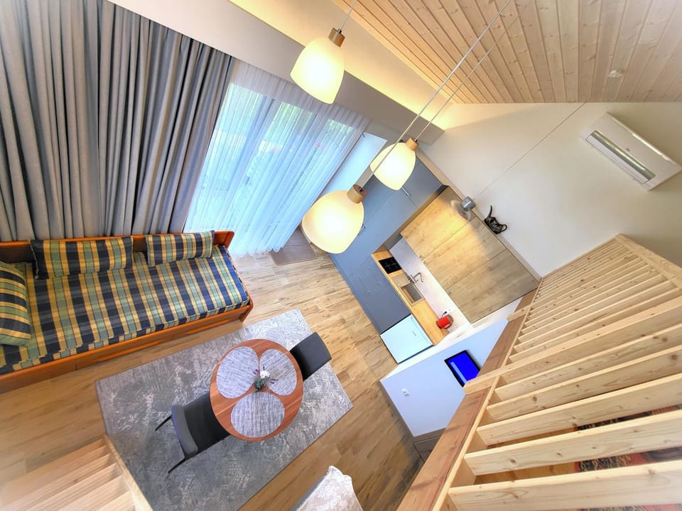 Photo of the whole room, air conditioner