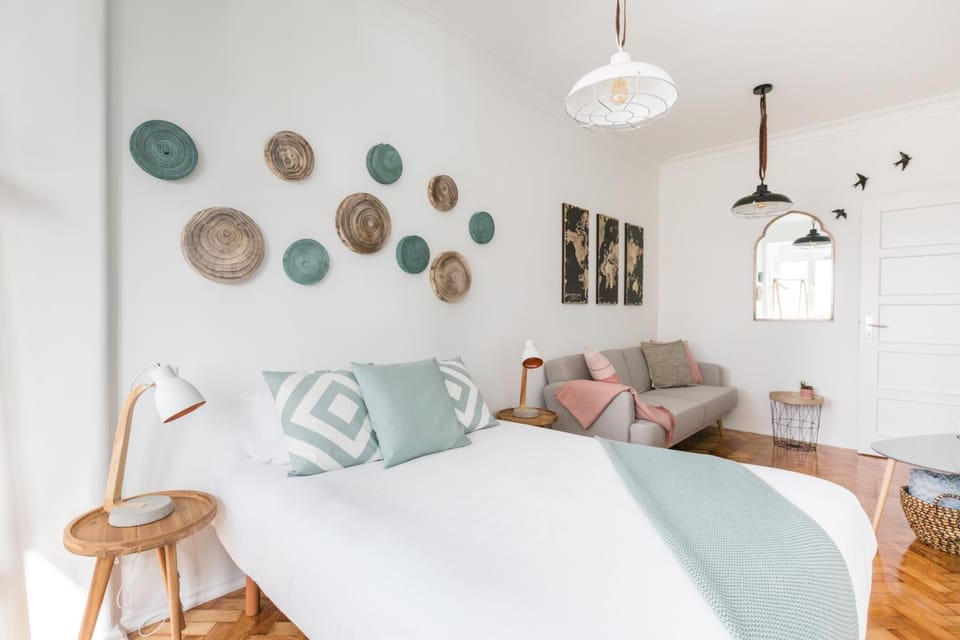 Bed, Living room, Photo of the whole room, Seating area, Bedroom
