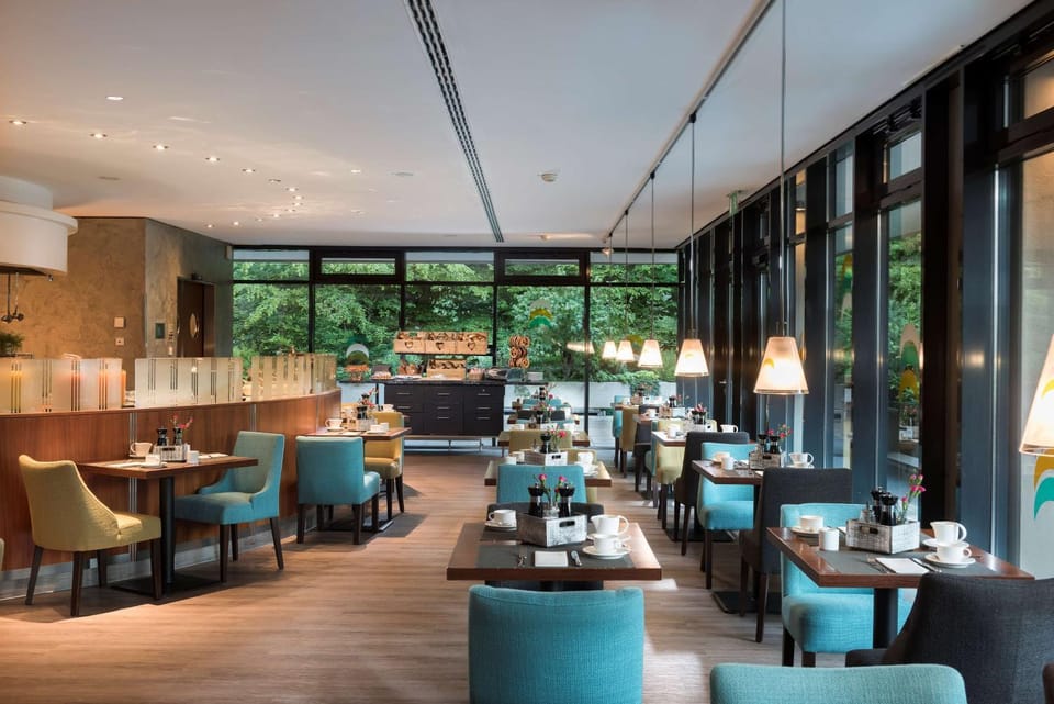 Restaurant/places to eat, Food and drinks, On site, Meals, Breakfast