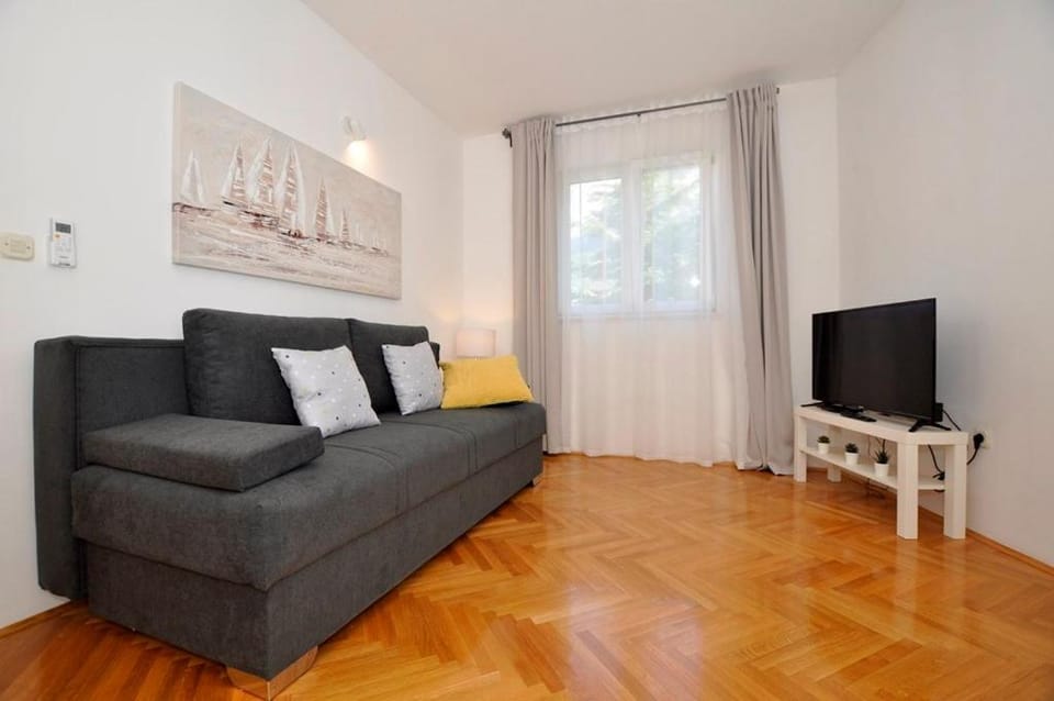 TV and multimedia, Seating area, Evening entertainment