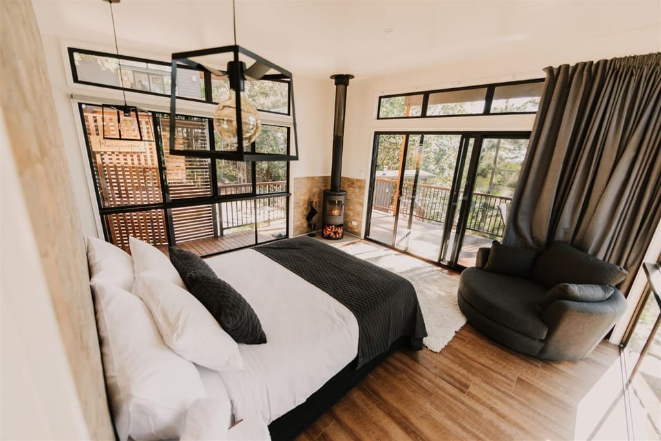 Bed, Living room, Photo of the whole room, Bedroom