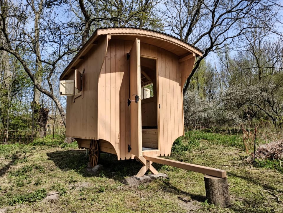 Schäferwagen auf dem NaturGut-Saalkow Campground/ 
RV Resort in Mecklenburg-Vorpommern, Germany