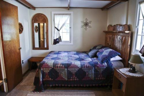 Cabin #4 - Loon's Landing Cabin in Carp Lake