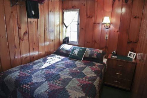 Cabin #1 - Cedar Village cabin Cabin in Carp Lake