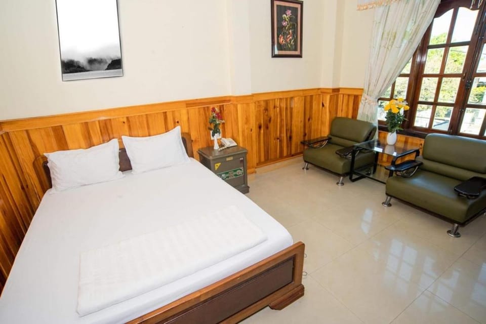Khách Sạn Bích Phương Hotel in Vietnam
