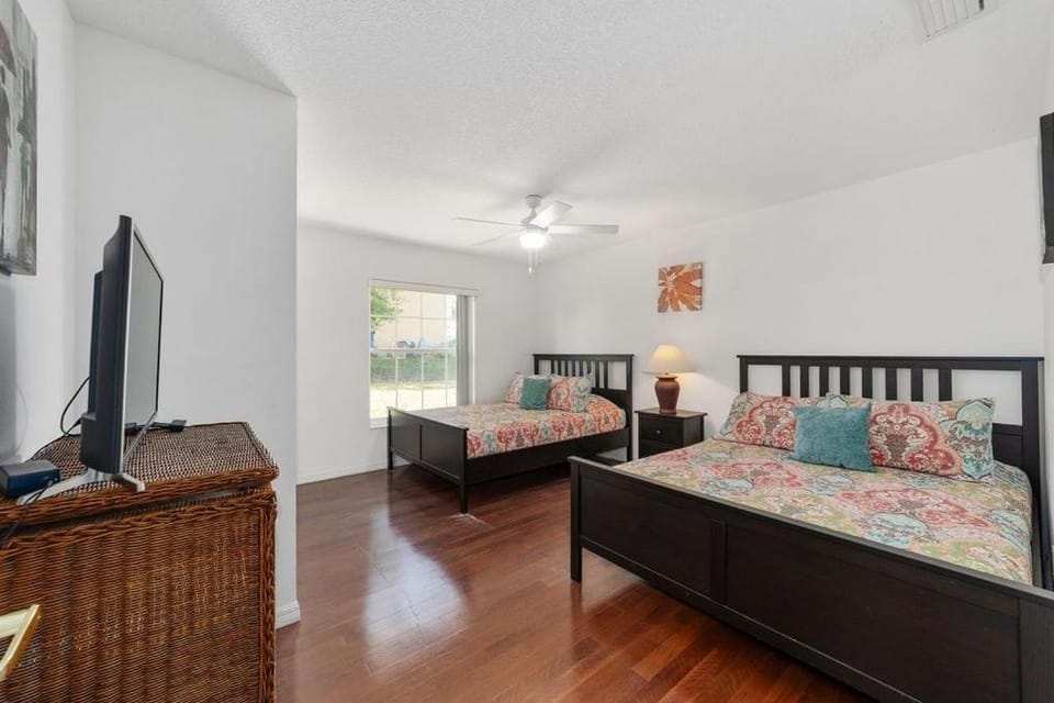 Bursting with Sunshine Pool Home S & G home House in Hernando