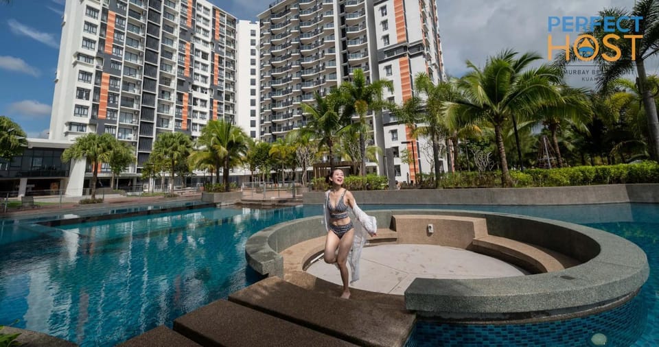 Property building, Day, Pool view, Swimming pool, sunbed