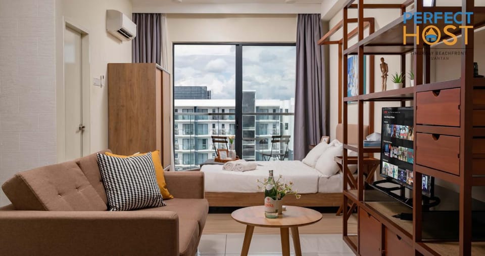 Bed, Living room, Photo of the whole room, Seating area, Bedroom