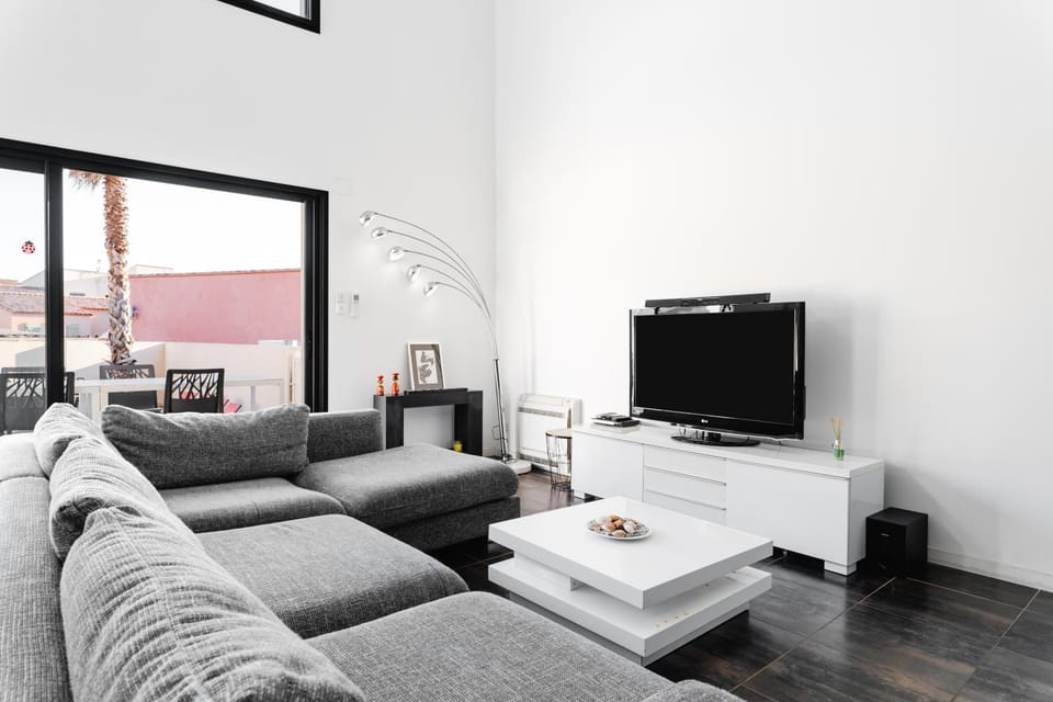 Communal lounge/ TV room