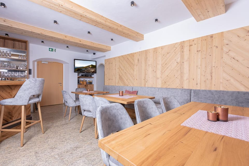 TV and multimedia, Seating area