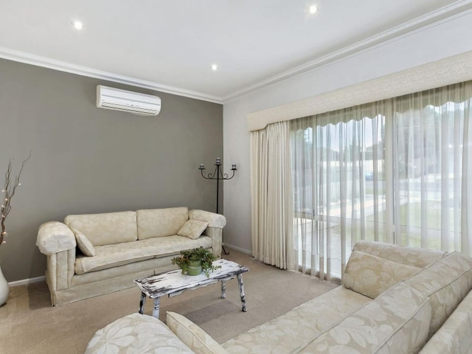 Francis Geelong 156 House in Geelong