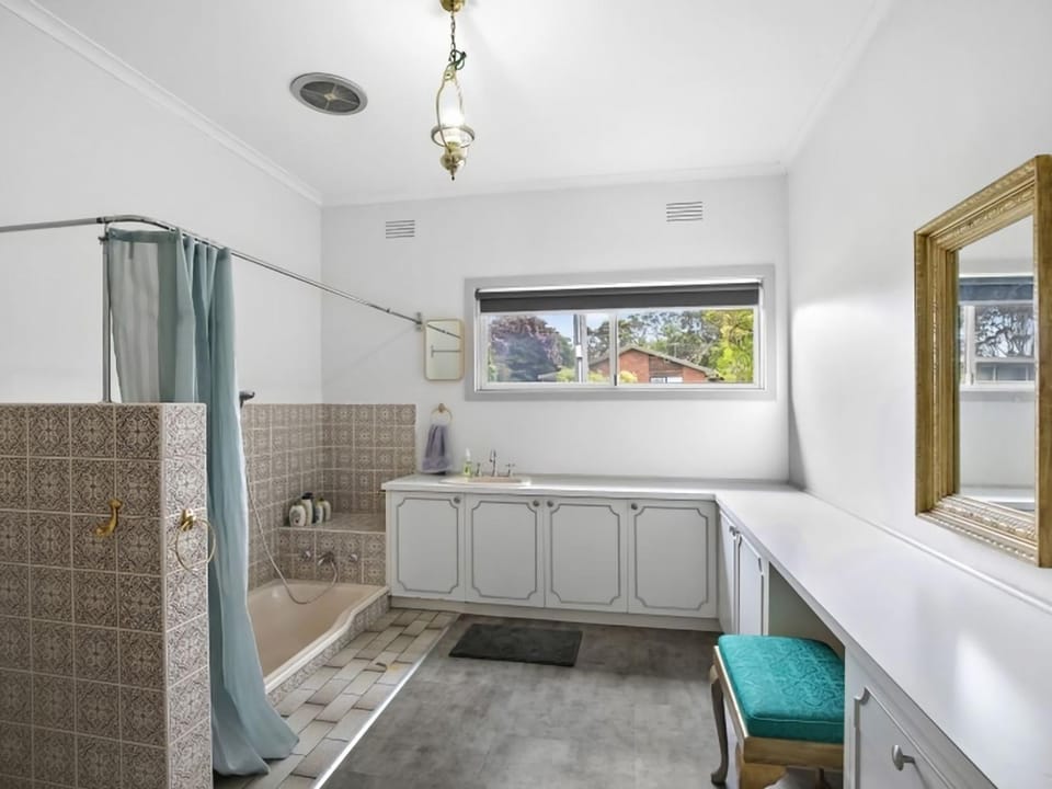 Coastal Comfort 3 Bedroom House in Torquay
