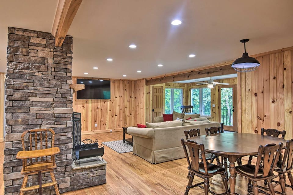 Rustic Sunset Escape on 67 Acres: Outdoor Kitchen House in Pickens County