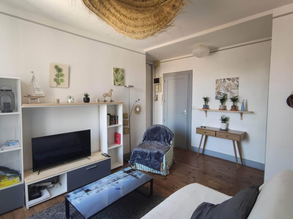 Communal lounge/ TV room, Living room, Seating area