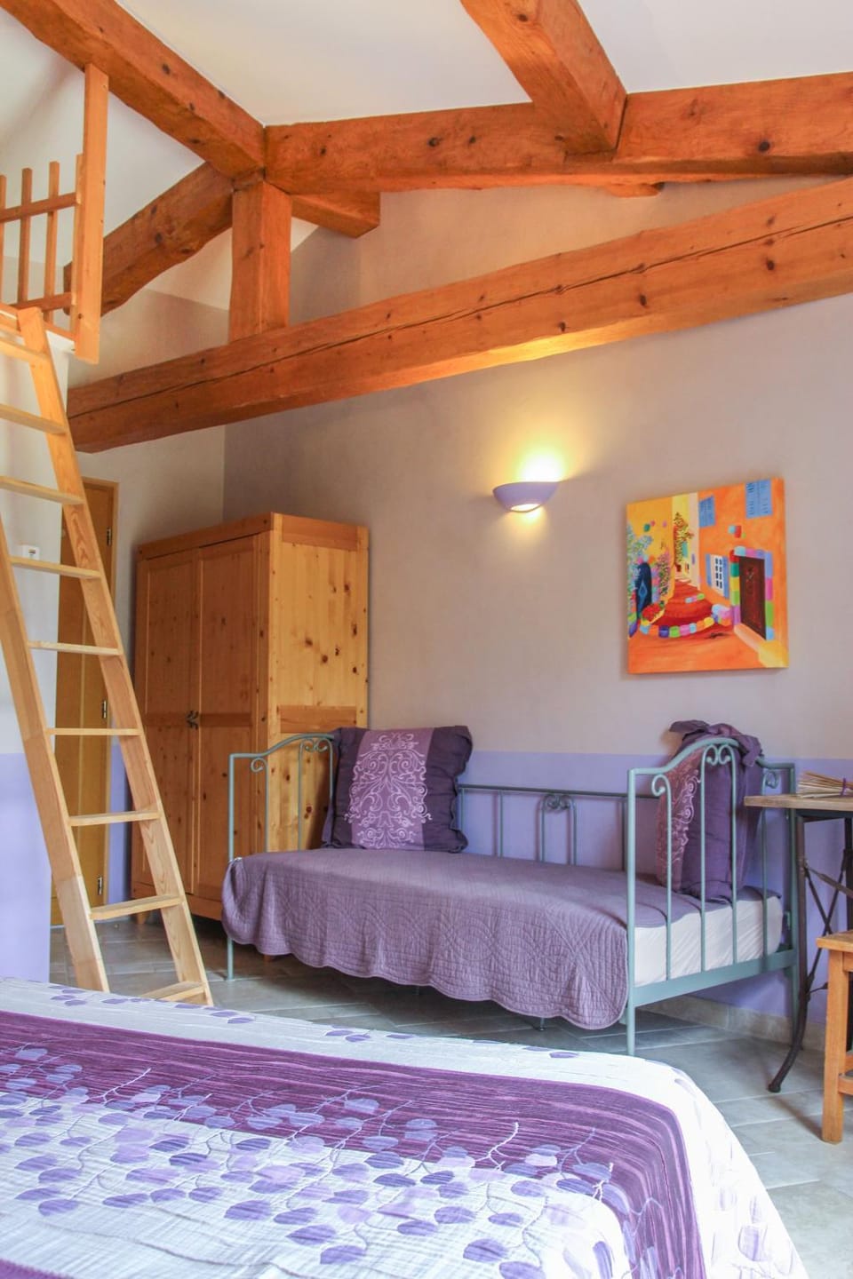 Photo of the whole room, Bedroom