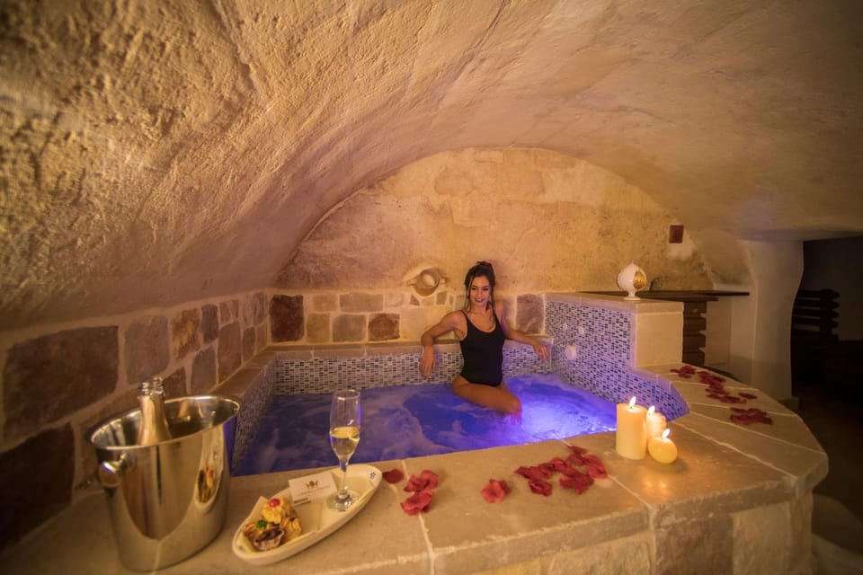 People, Hot Tub
