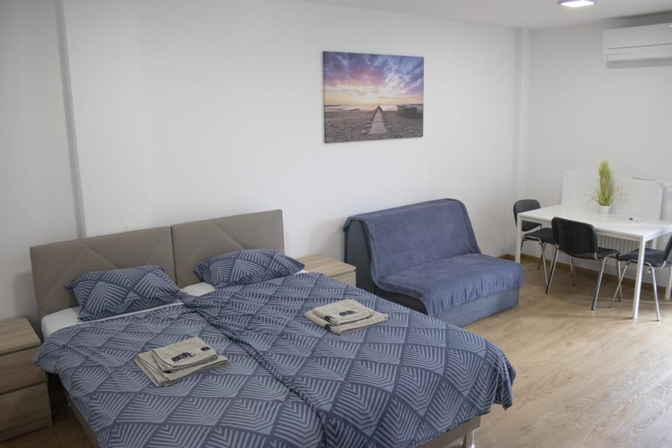 Bed, Living room, Bedroom, air conditioner