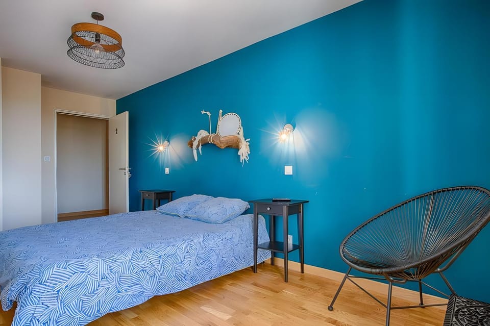 Property building, Living room, Bedroom